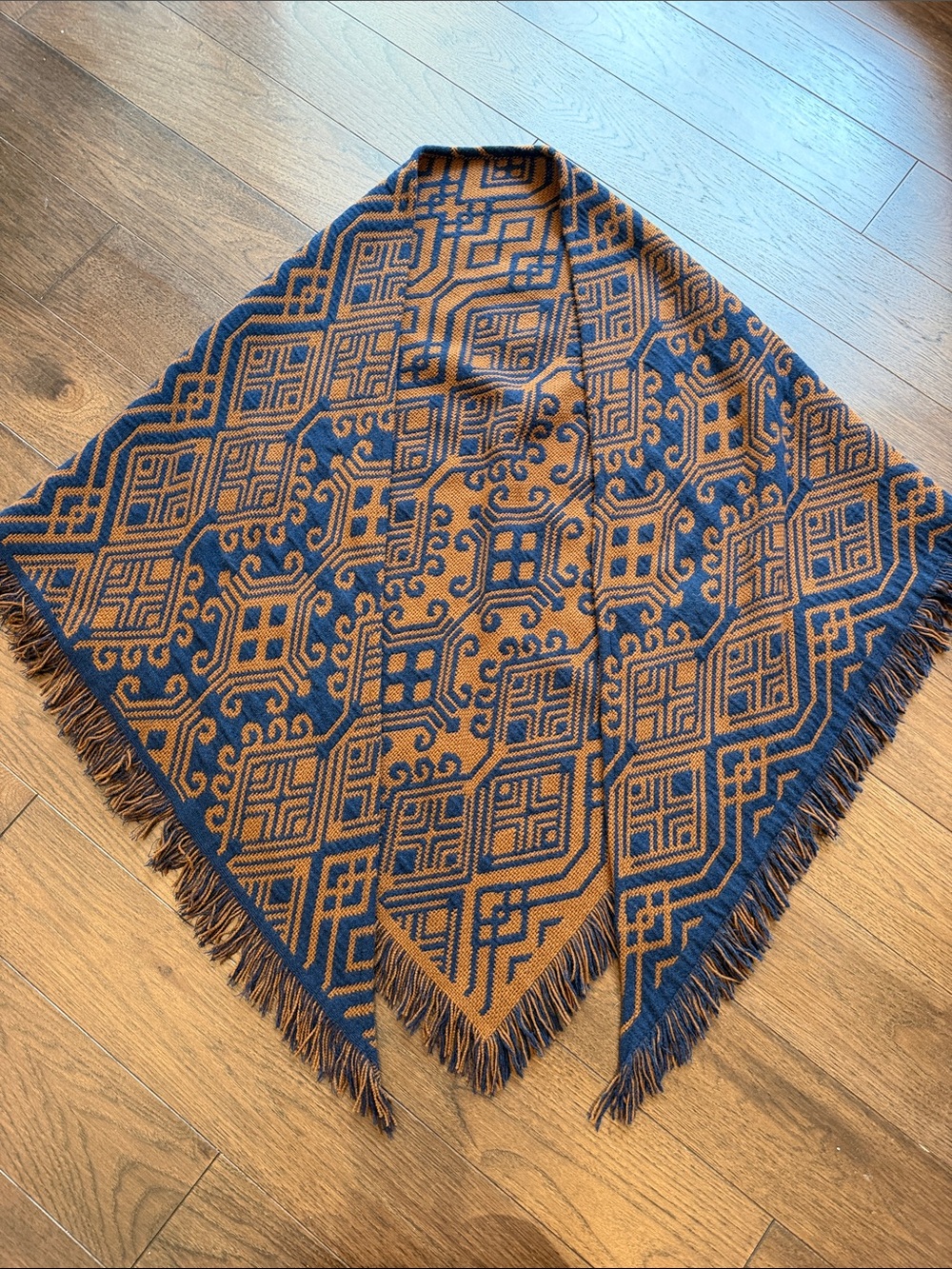 Banana Republic Galan Triangle Scarf - One Size - C4-123